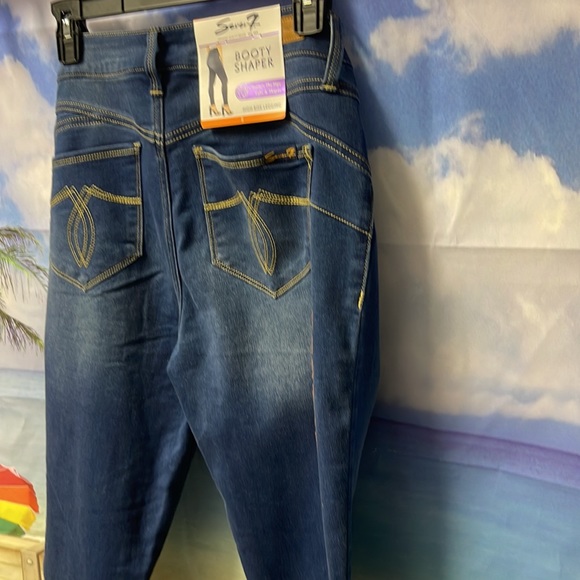 - Brand new Woman’s Seven7 Booty Shaper high rise leggings. Size 8. - Picture 14 of 16